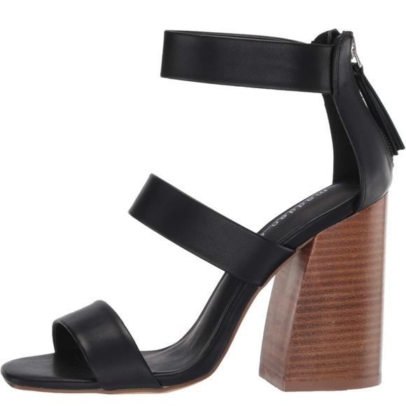 MADDEN GIRL Clyde City Sandals - Picture 2 of 13